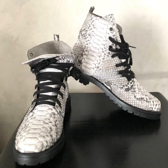 Unisex Python Boots - Picture 6 of 8